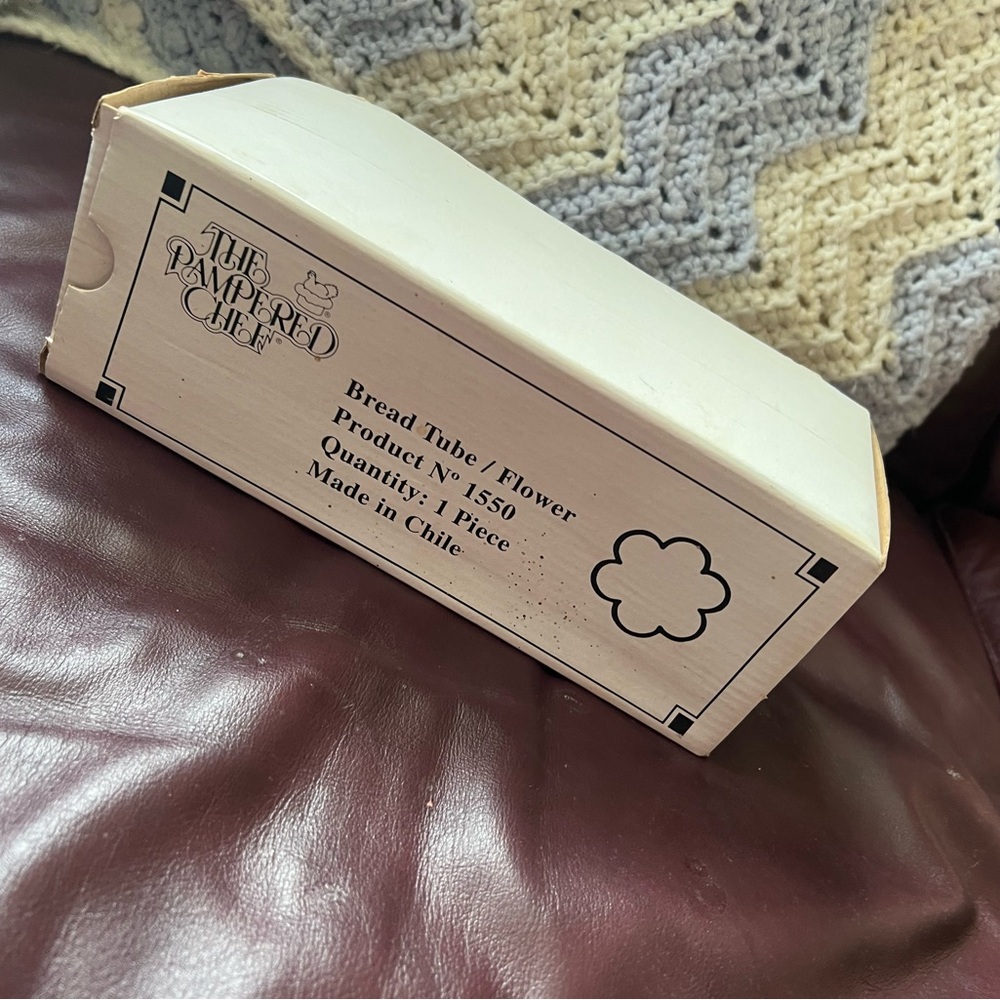 VINTAGE-The Pampered Chef Bread Tube Flower